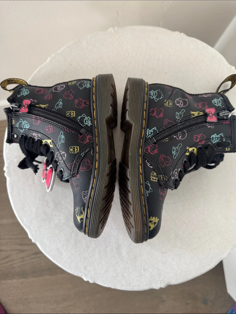 Dr. Martens Sanrio Hello Kitty Friends 1460 Leather Lace Up Boots Toddler Sz 10